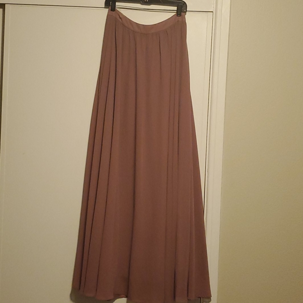 Long drag floor sweep skirt